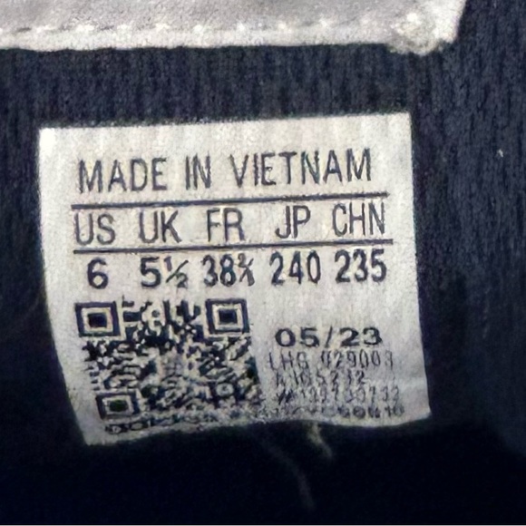 Adidas White and Gray Sneakers with Blue Logo Men Size 6.5 - Picture 7 of 7